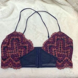 Front-close Brami - Like new!